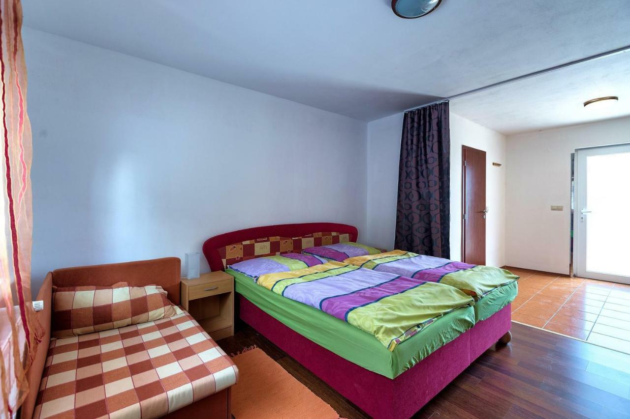 Apartmanovy Dom Red Hotel Podhajska Exterior photo