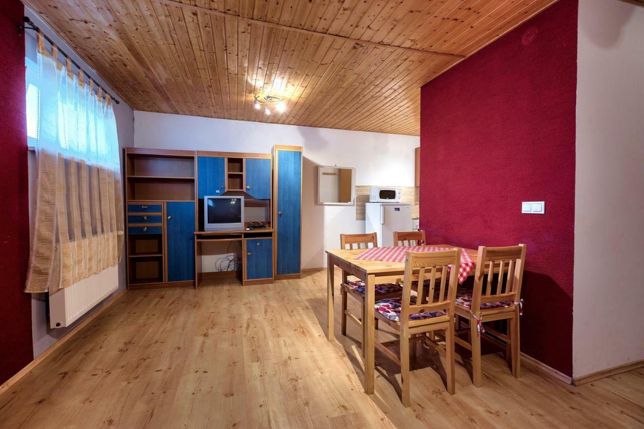 Apartmanovy Dom Red Hotel Podhajska Exterior photo