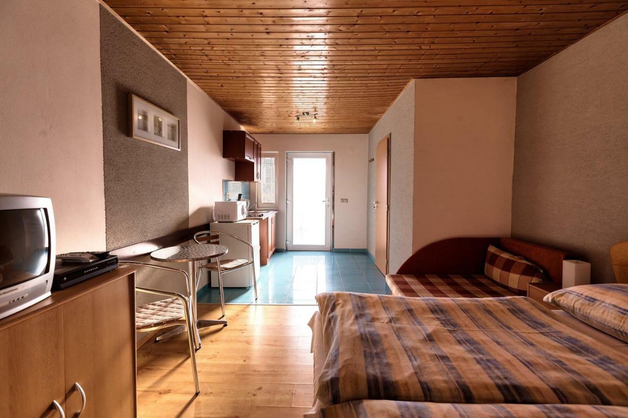 Apartmanovy Dom Red Podhajska Exterior photo
