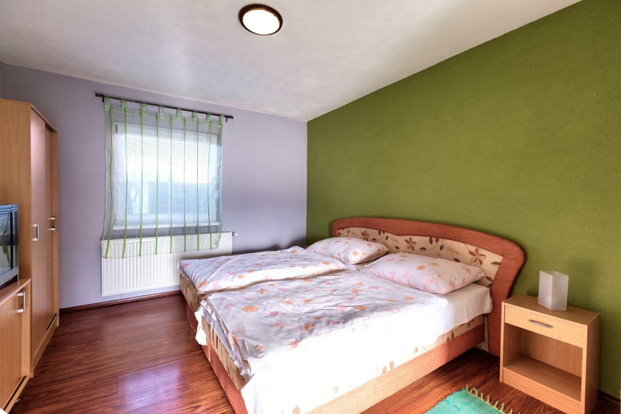 Apartmanovy Dom Red Hotel Podhajska Exterior photo