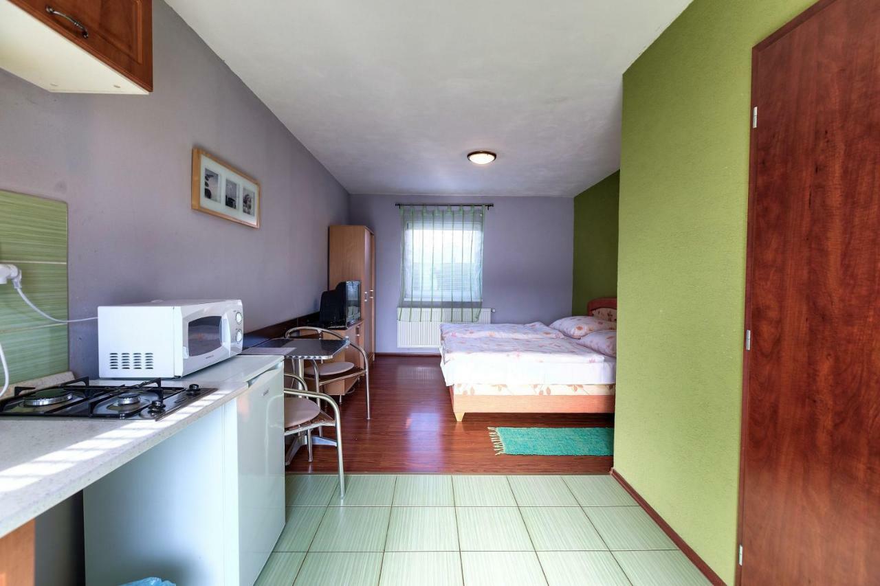 Apartmanovy Dom Red Hotel Podhajska Exterior photo
