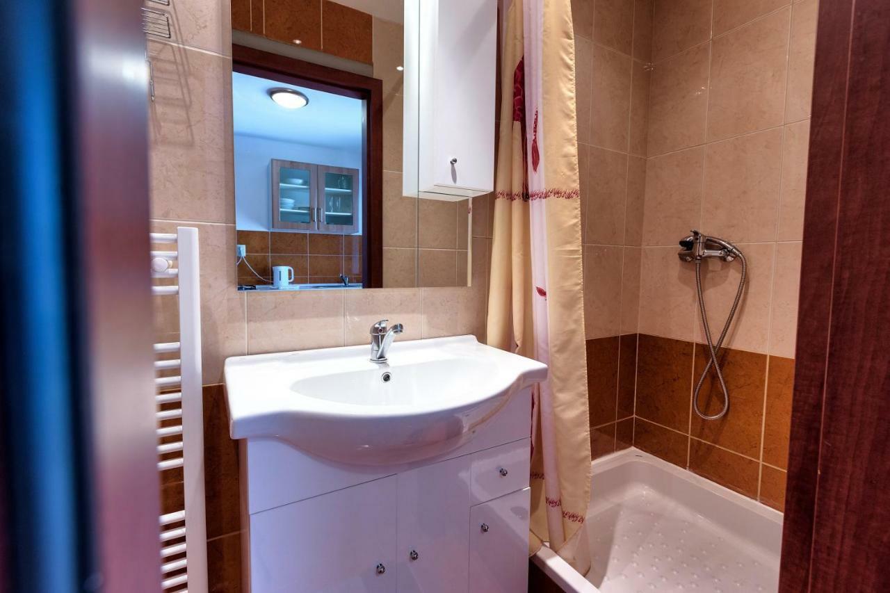 Apartmanovy Dom Red Hotel Podhajska Exterior photo