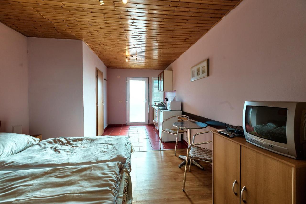 Apartmanovy Dom Red Hotel Podhajska Exterior photo