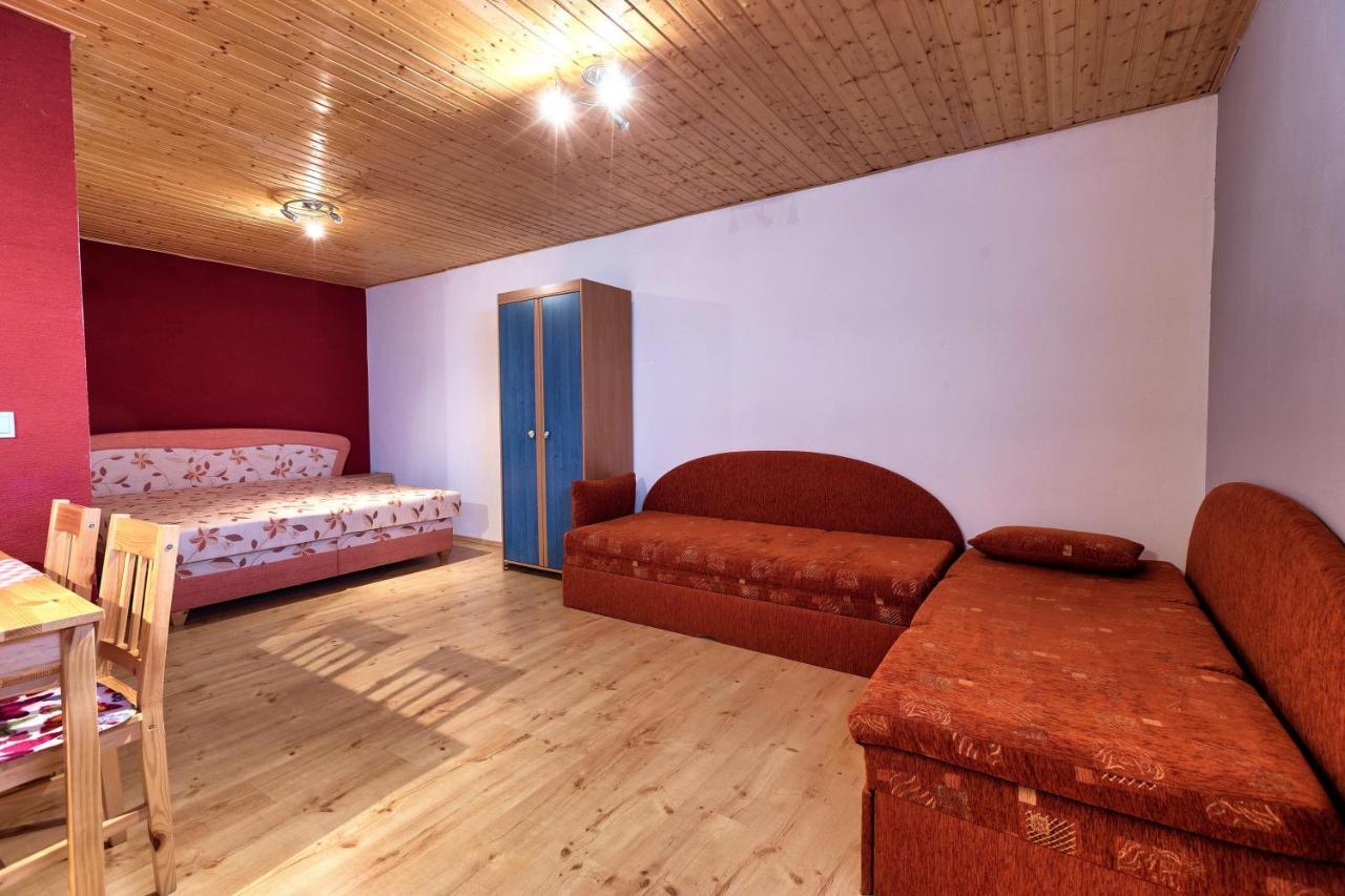 Apartmanovy Dom Red Hotel Podhajska Exterior photo